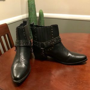 YRU Lasso Bootie Sz 9